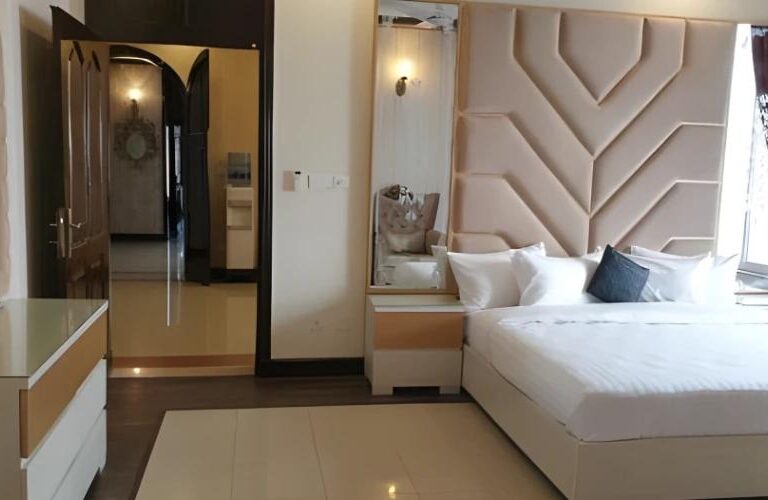 What Factors Should You Consider When Choosing a Hotel?